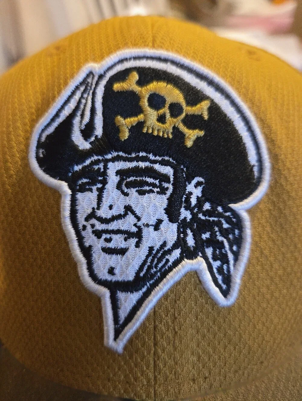 NEW ERA 59 FIFTY PITTSBURGH PIRATES GOLDC & BLACK ADULT BASEBALL CAP SIZE 7-3/8